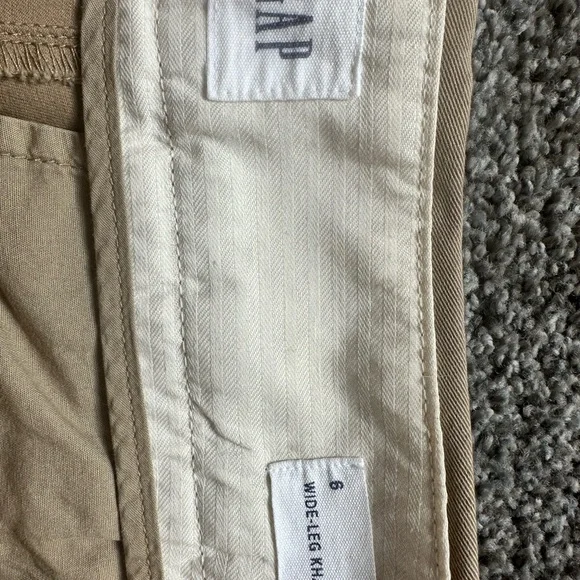 Gap wide leg cropped khaki size 6 - Picture 3 of 3